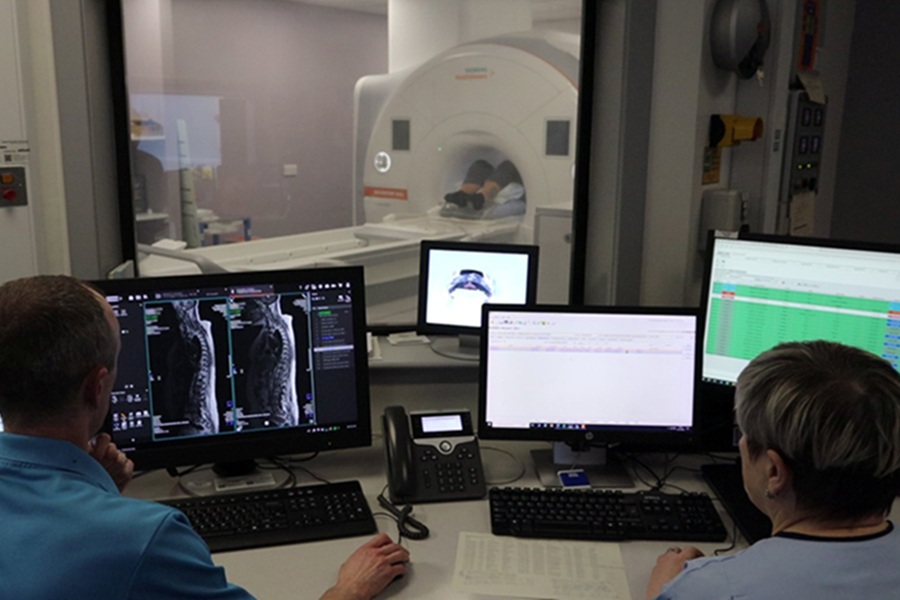 NHS Fife reduces MRI scan times by over 20% with artificial intelligence from Siemens Healthineers