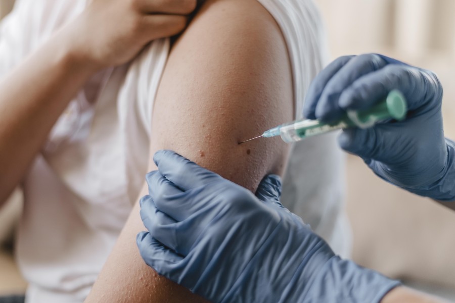 Thousands of young people to be offered 2-dose MenB vaccine
