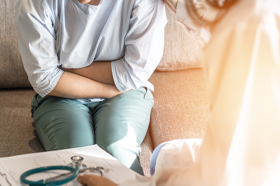 Two in five women with ovarian cancer diagnosed only after emergency admission